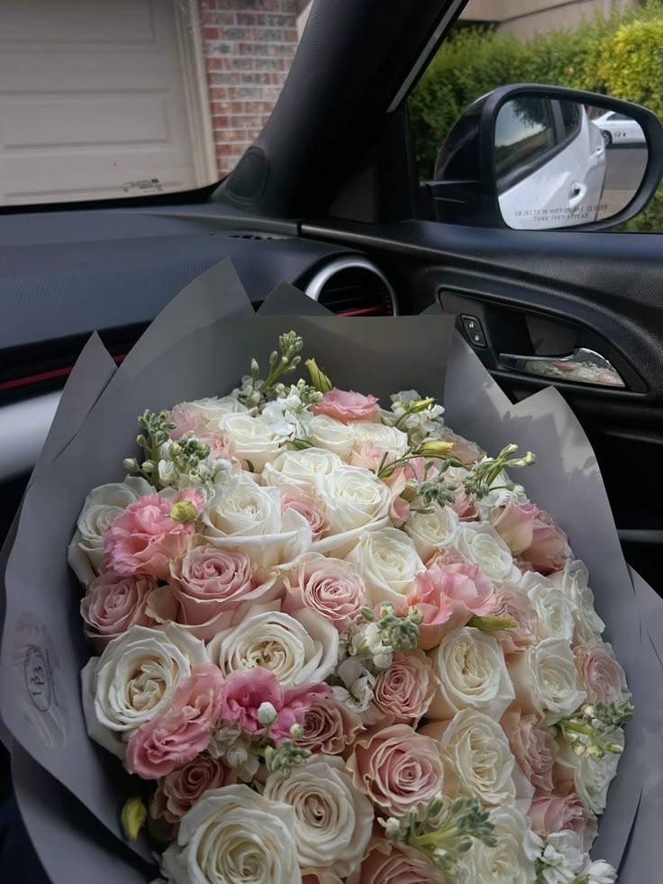 BloomfieldLab workshop space where corporate flower arrangements are designed and prepared for business delivery